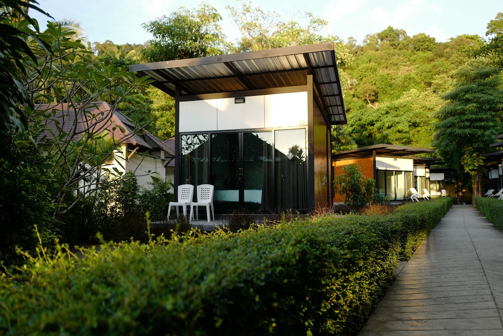 Nature Beach Resort, Singapore