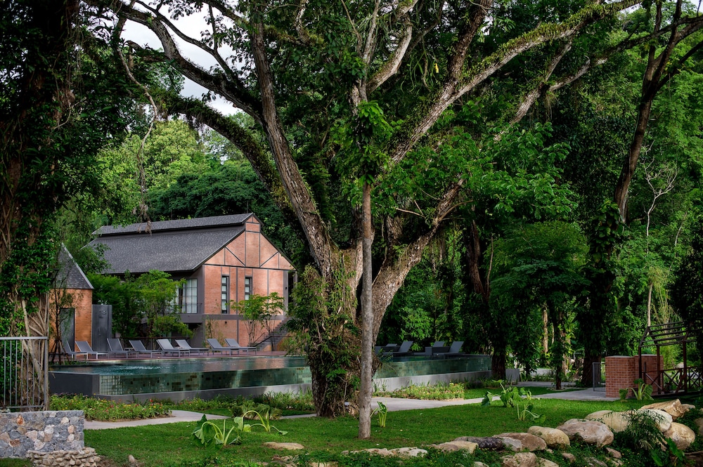 	Flora Creek Chiang Mai , Singapore