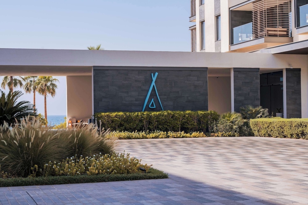 Nikki Beach Resort & Spa Dubai, Singapore