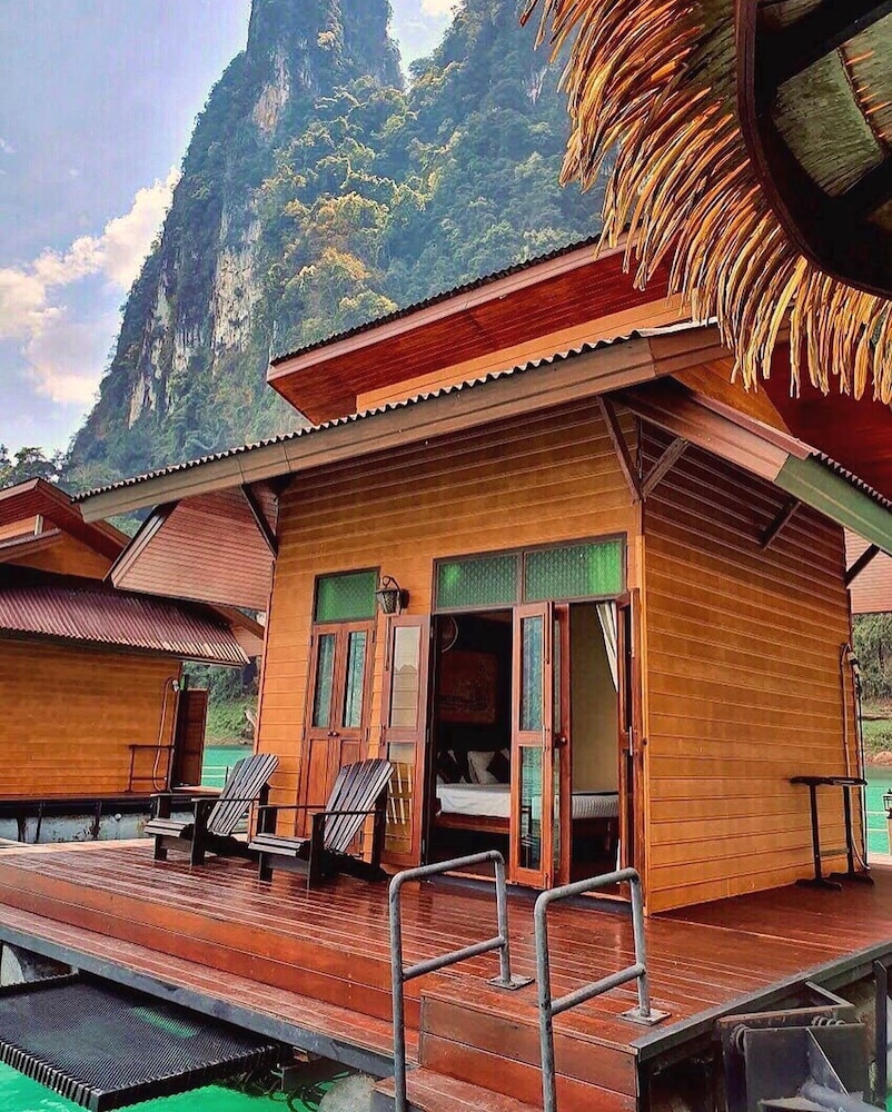 Panvaree Resort, Singapore