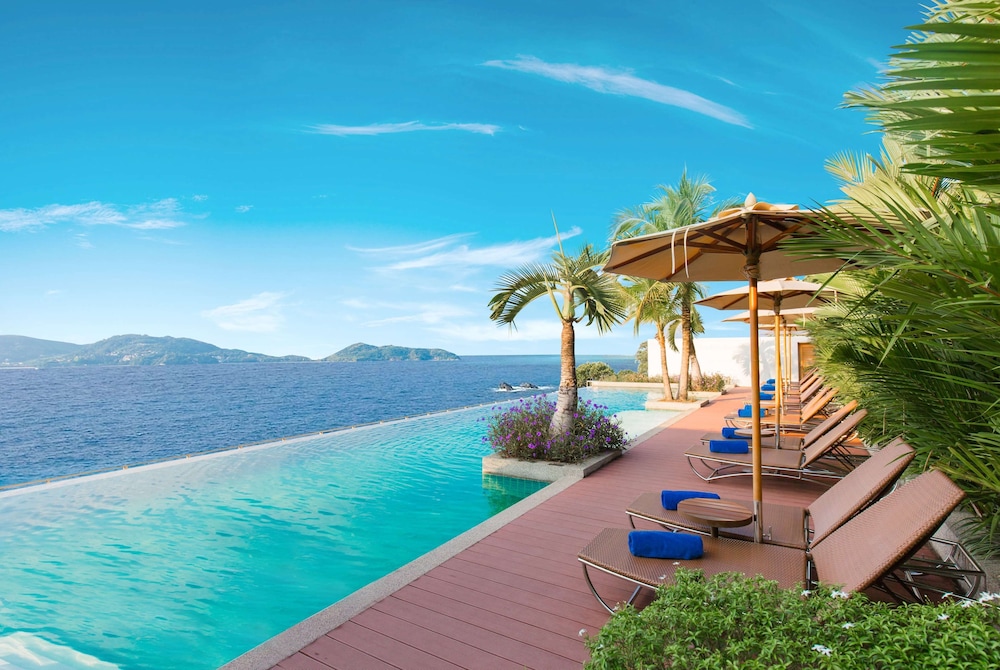 Wyndham Grand Phuket Kalim Bay, Singapore