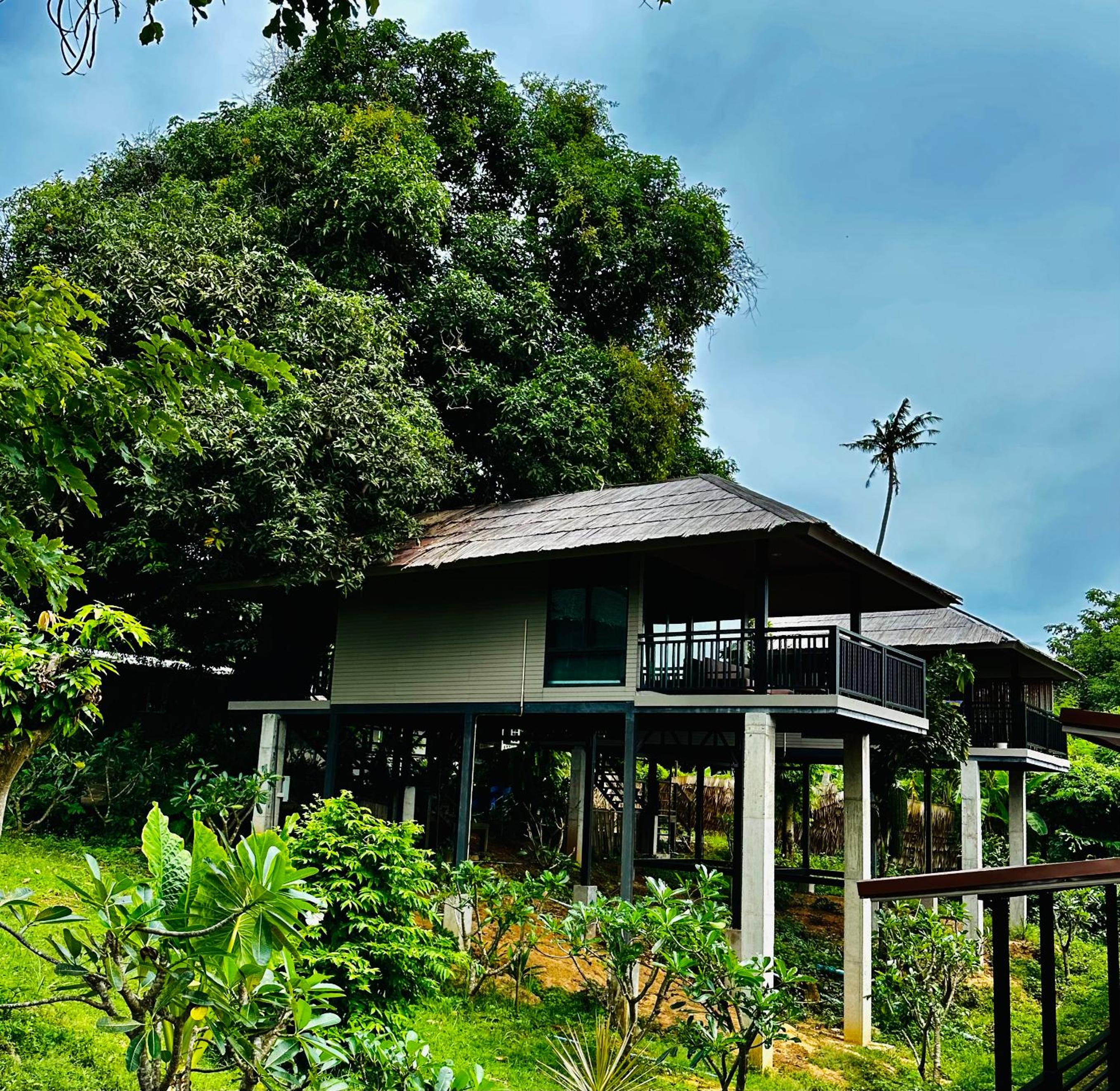 HIP Seaview Resort at Phi Phi, Singapore