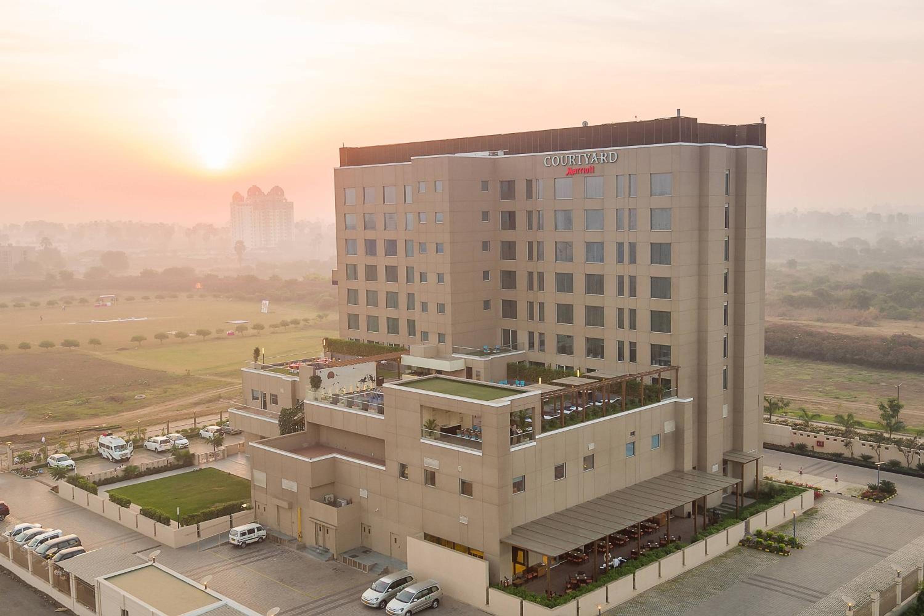 Photo of Courtyard by Marriott Surat, 4-star hotel in Surat