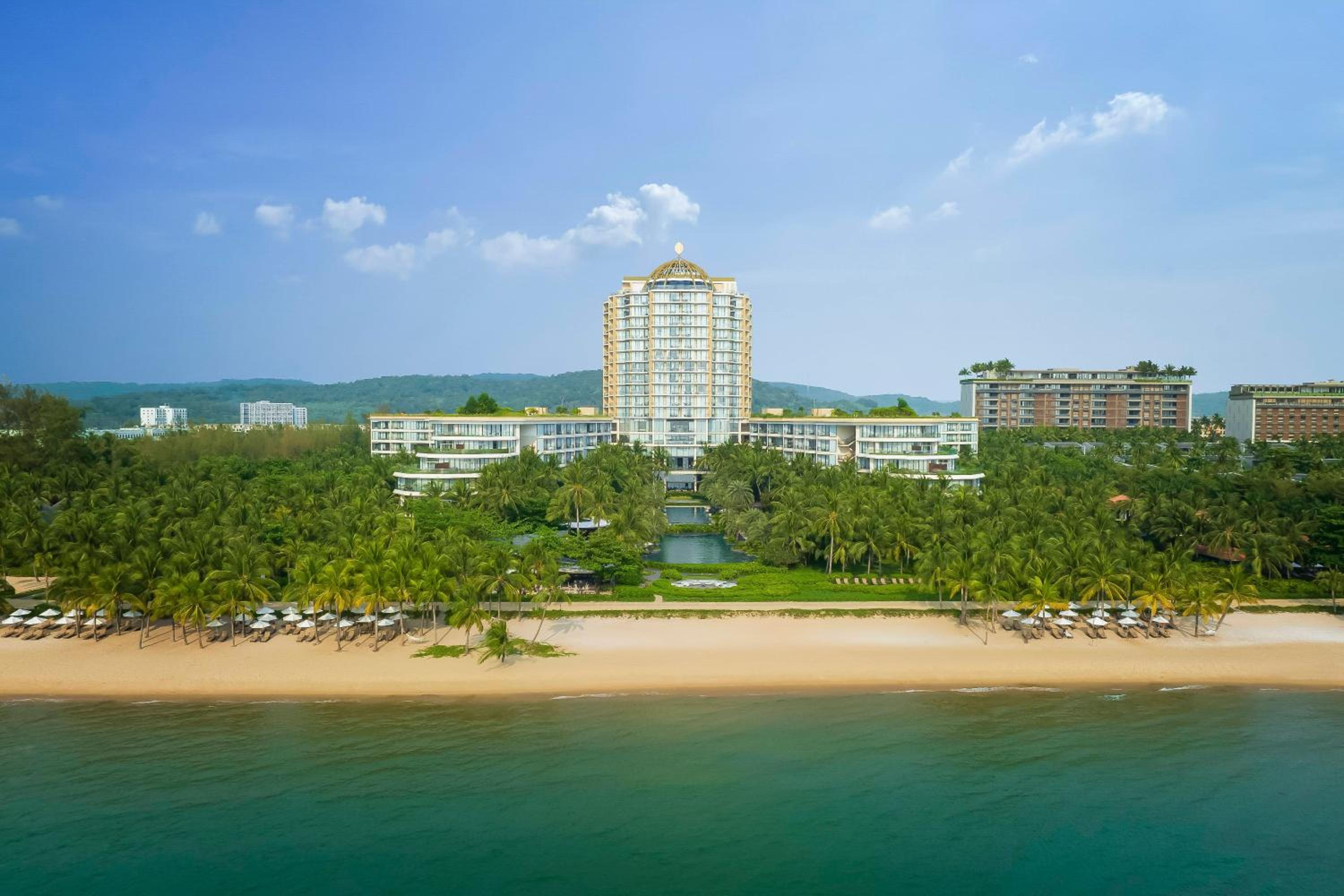 InterContinental Phu Quoc Long Beach Resort, Singapore