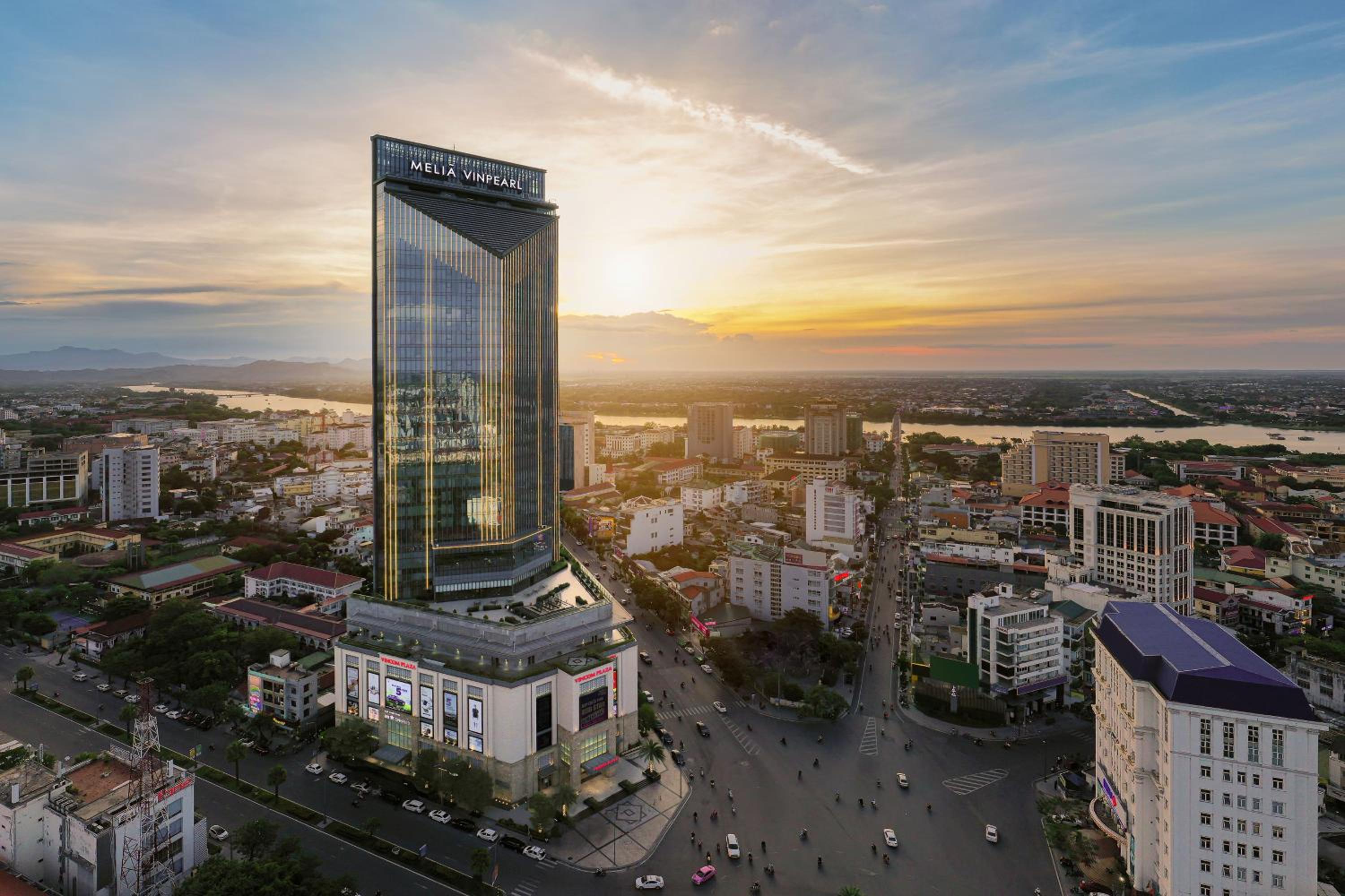 Melia Vinpearl Hue, Singapore